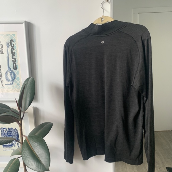 Men's Lululemon lightweight running pullover - Picture 2 of 4